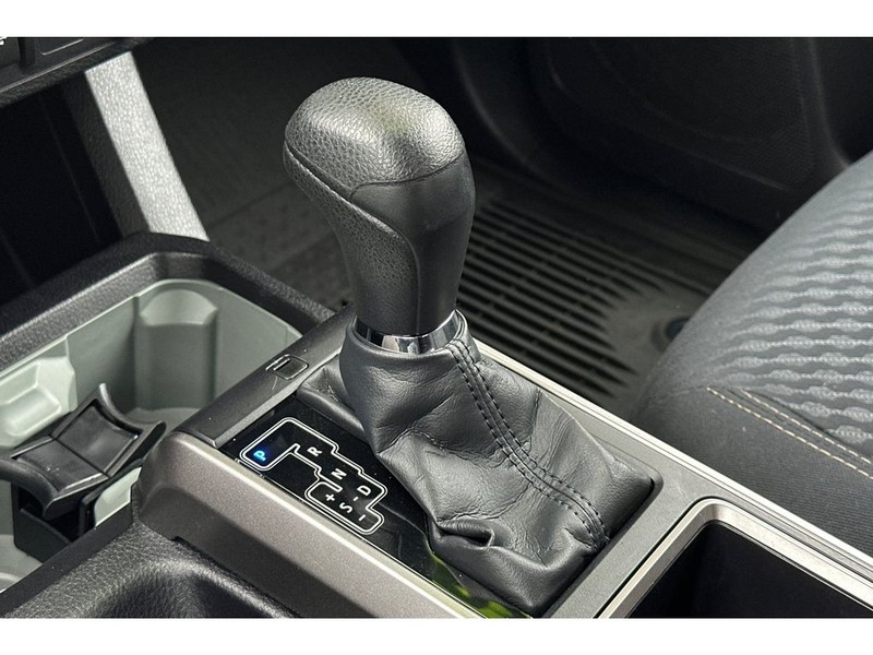 Toyota Tacoma Vehicle Full-screen Gallery Image 22