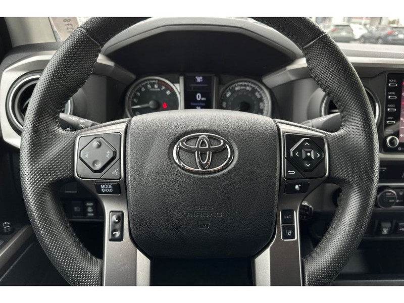 Toyota Tacoma Vehicle Full-screen Gallery Image 23
