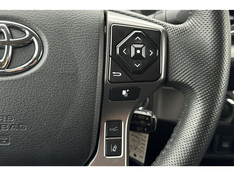 Toyota Tacoma Vehicle Full-screen Gallery Image 25