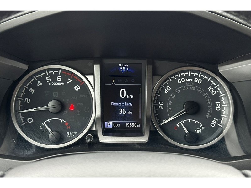Toyota Tacoma Vehicle Full-screen Gallery Image 26