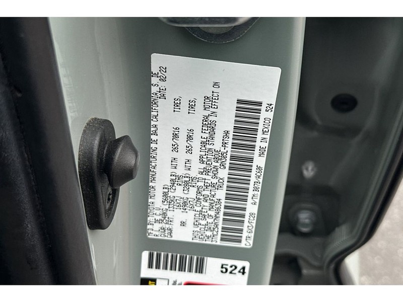 Toyota Tacoma Vehicle Full-screen Gallery Image 31