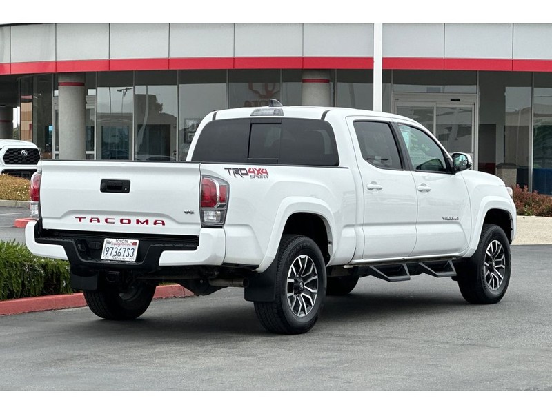 Toyota Tacoma Vehicle Full-screen Gallery Image 04