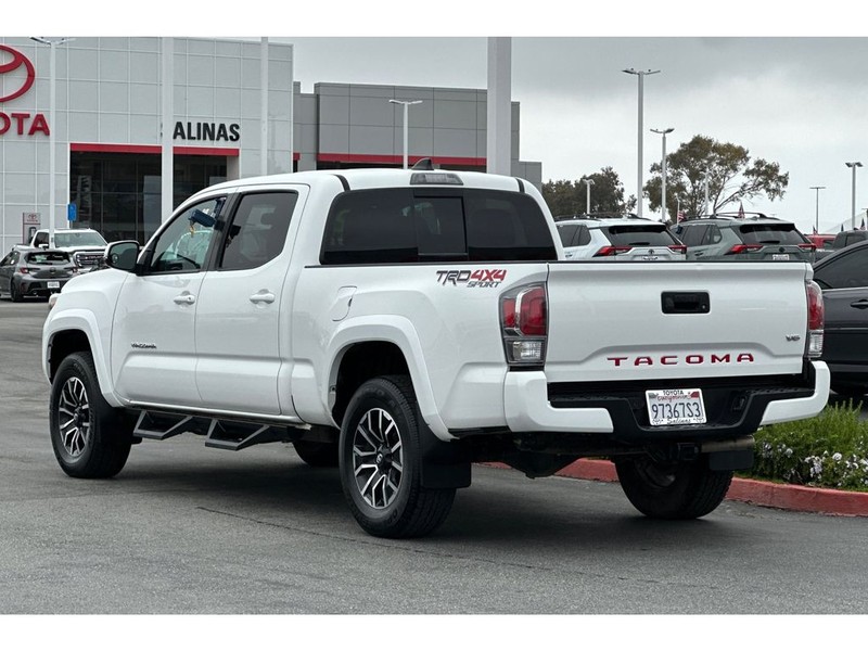 Toyota Tacoma Vehicle Full-screen Gallery Image 06