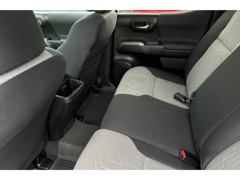 Toyota Tacoma Vehicle Full-screen Gallery Image 13