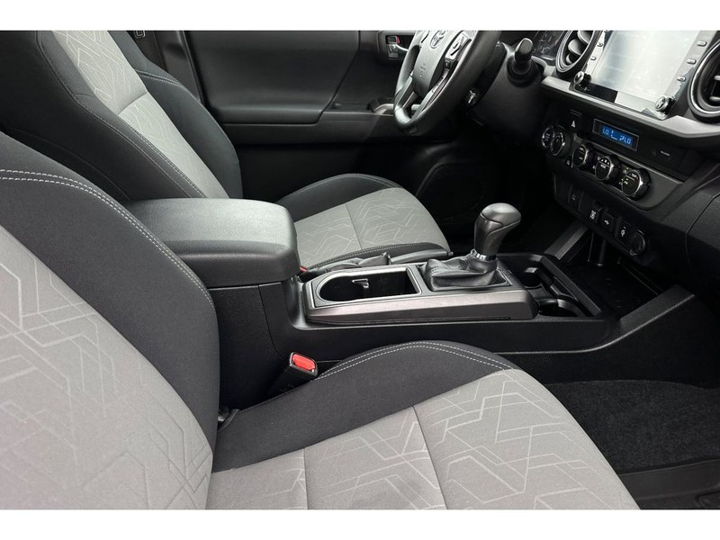 Toyota Tacoma Vehicle Full-screen Gallery Image 16