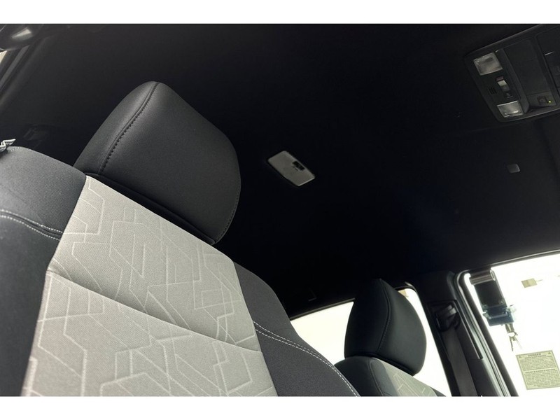Toyota Tacoma Vehicle Full-screen Gallery Image 17
