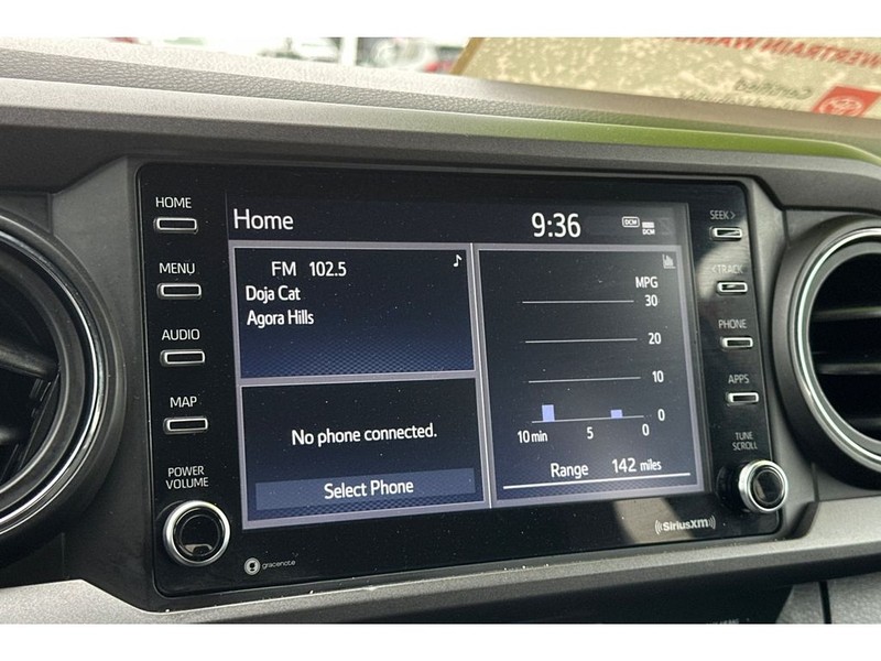 Toyota Tacoma Vehicle Full-screen Gallery Image 19