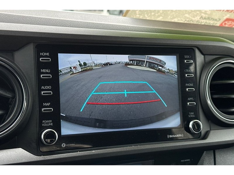 Toyota Tacoma Vehicle Full-screen Gallery Image 20