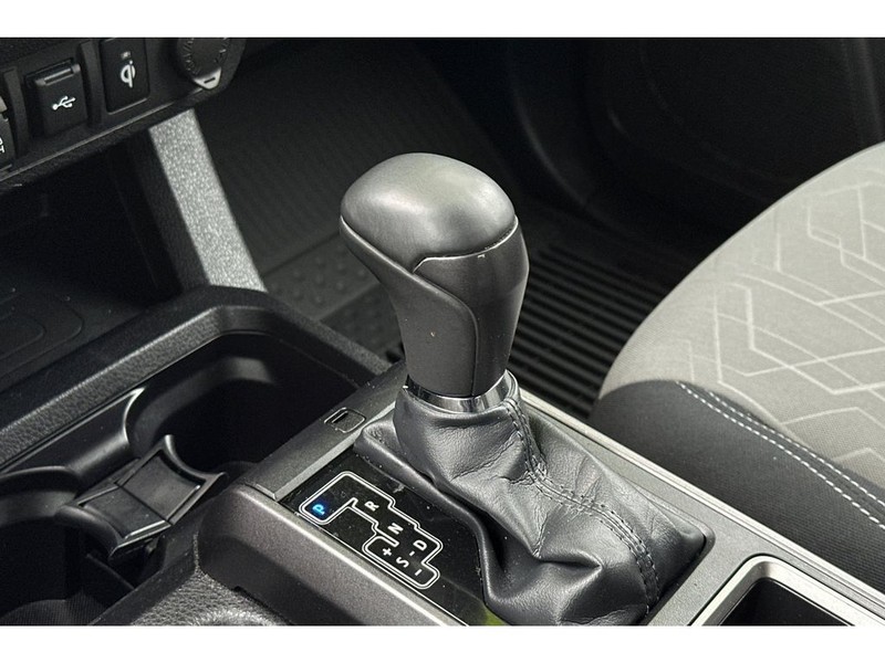 Toyota Tacoma Vehicle Full-screen Gallery Image 22