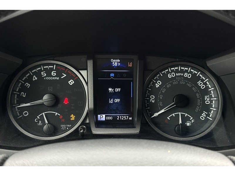 Toyota Tacoma Vehicle Full-screen Gallery Image 27