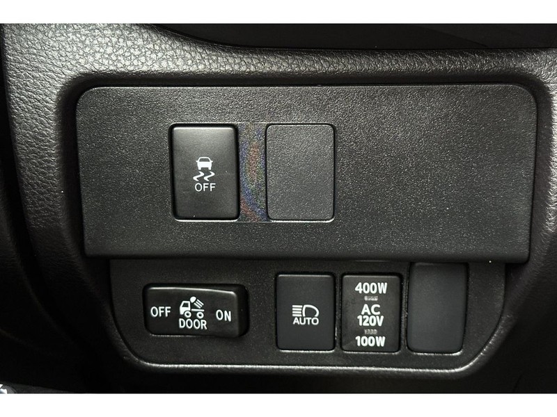 Toyota Tacoma Vehicle Full-screen Gallery Image 29