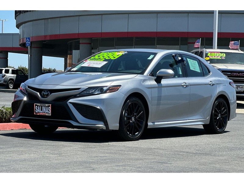 Toyota Camry Vehicle Full-screen Gallery Image 08