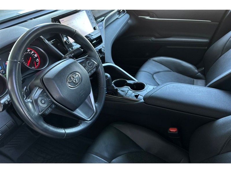 Toyota Camry Vehicle Full-screen Gallery Image 10