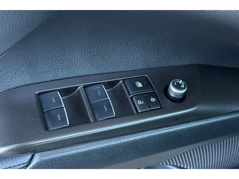 Toyota Camry Vehicle Full-screen Gallery Image 12