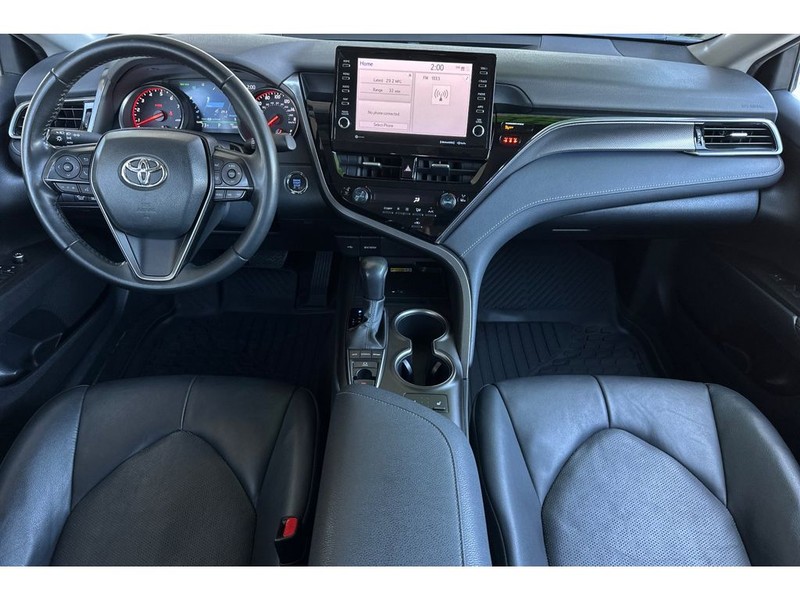 Toyota Camry Vehicle Full-screen Gallery Image 15