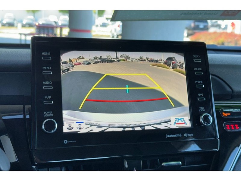 Toyota Camry Vehicle Full-screen Gallery Image 21