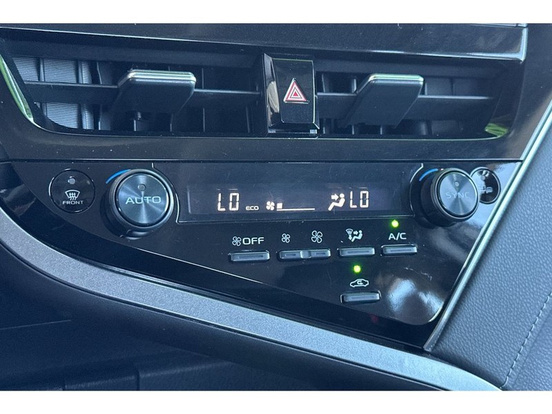 Toyota Camry Vehicle Full-screen Gallery Image 22