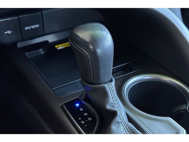 Toyota Camry Vehicle Full-screen Gallery Image 23