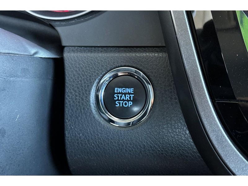 Toyota Camry Vehicle Full-screen Gallery Image 24