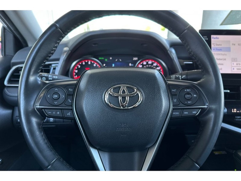 Toyota Camry Vehicle Full-screen Gallery Image 25