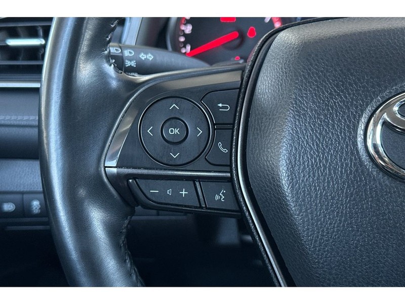 Toyota Camry Vehicle Full-screen Gallery Image 26