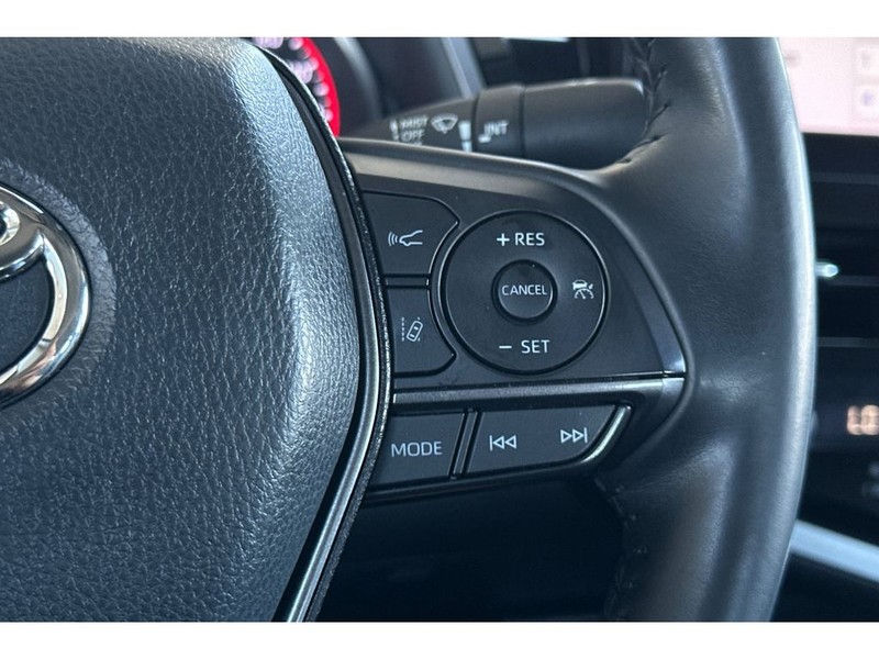 Toyota Camry Vehicle Full-screen Gallery Image 27