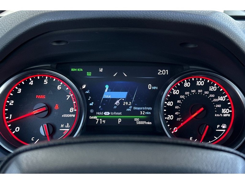 Toyota Camry Vehicle Full-screen Gallery Image 28
