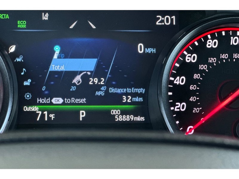 Toyota Camry Vehicle Full-screen Gallery Image 29