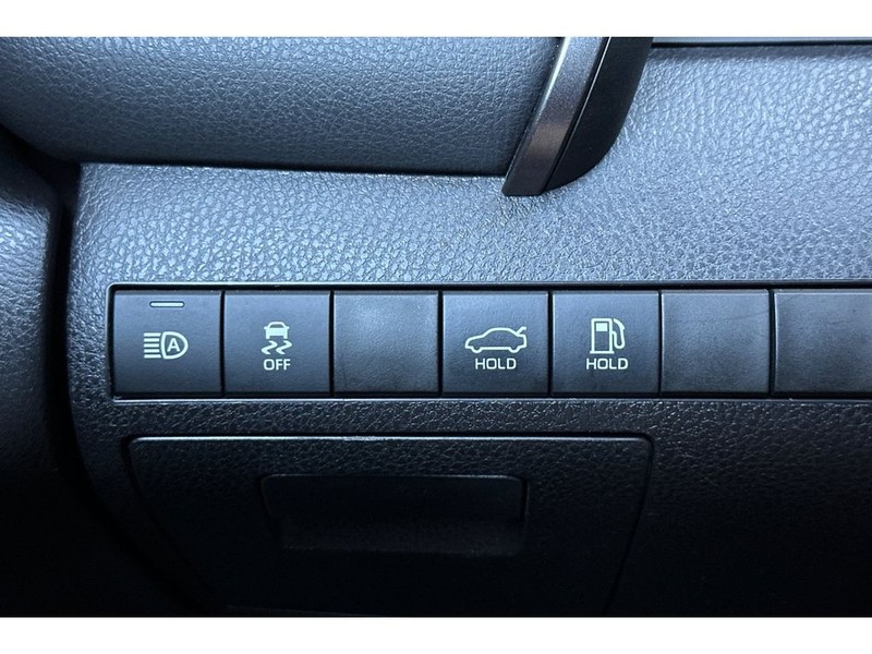 Toyota Camry Vehicle Full-screen Gallery Image 30