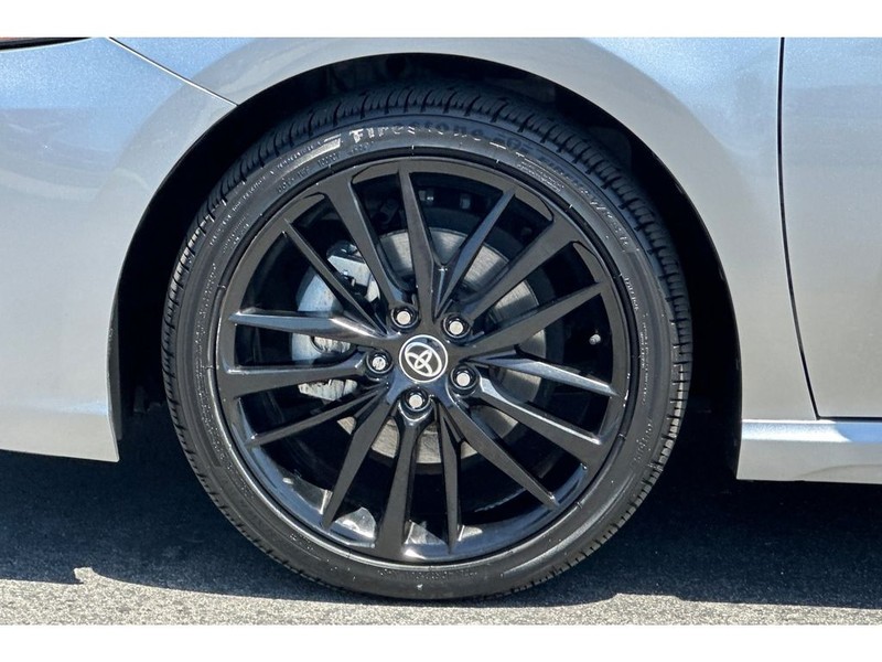 Toyota Camry Vehicle Full-screen Gallery Image 31