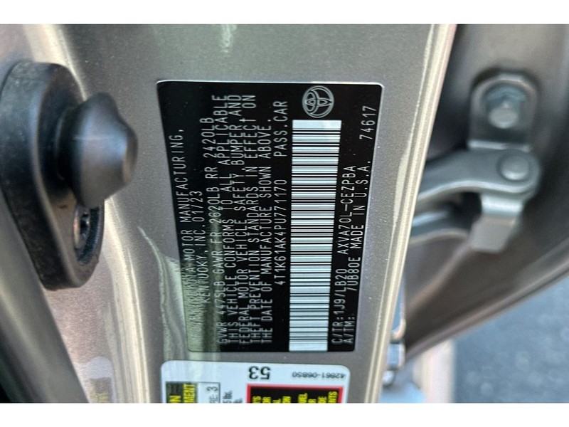 Toyota Camry Vehicle Full-screen Gallery Image 33
