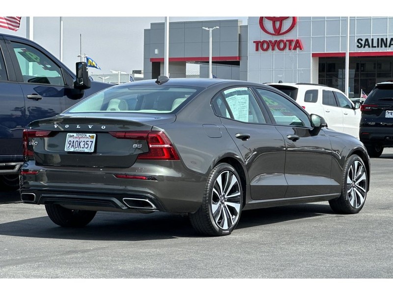 Volvo S60 Vehicle Full-screen Gallery Image 04