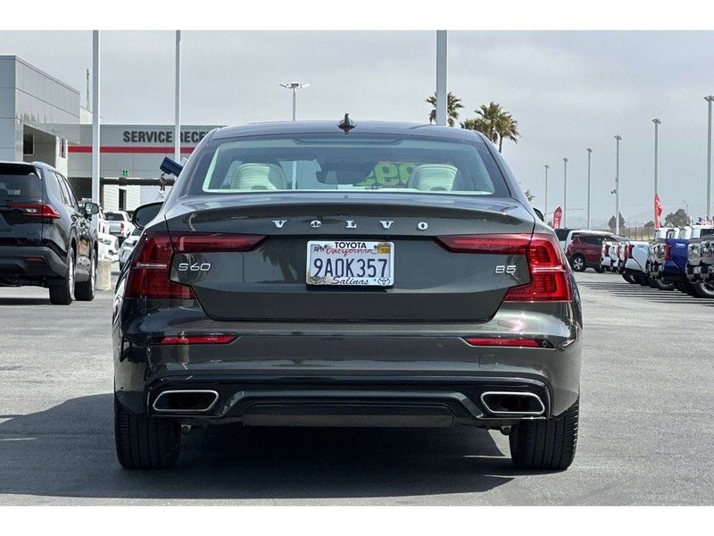 Volvo S60 Vehicle Full-screen Gallery Image 05