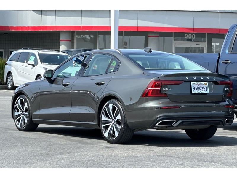 Volvo S60 Vehicle Full-screen Gallery Image 06