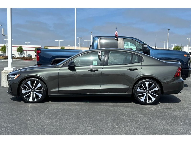 Volvo S60 Vehicle Full-screen Gallery Image 07