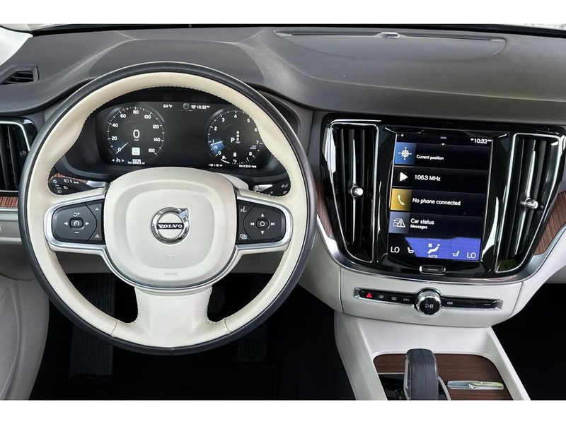 Volvo S60 Vehicle Full-screen Gallery Image 15