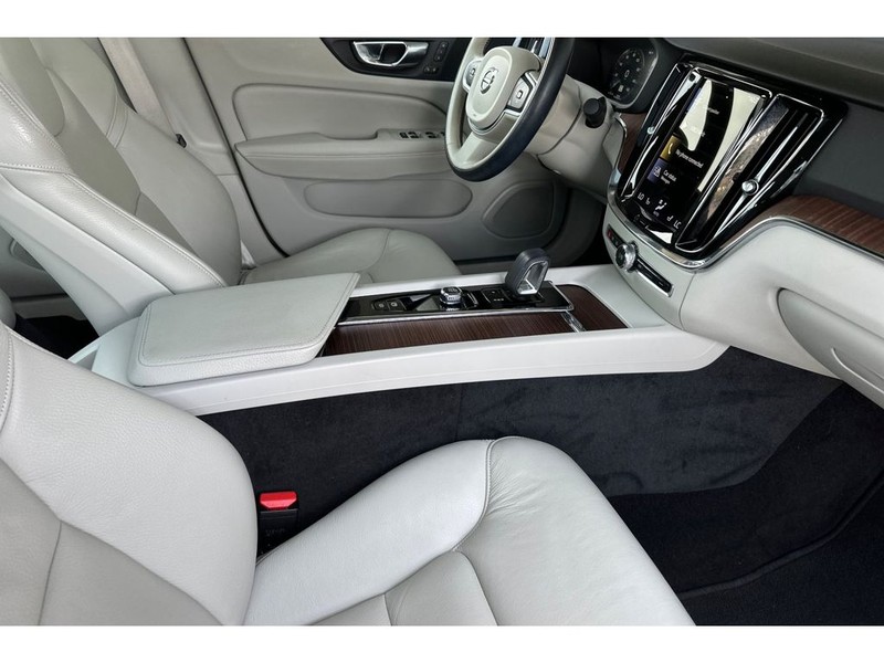 Volvo S60 Vehicle Full-screen Gallery Image 16