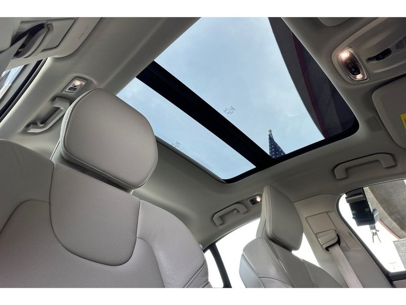 Volvo S60 Vehicle Full-screen Gallery Image 17
