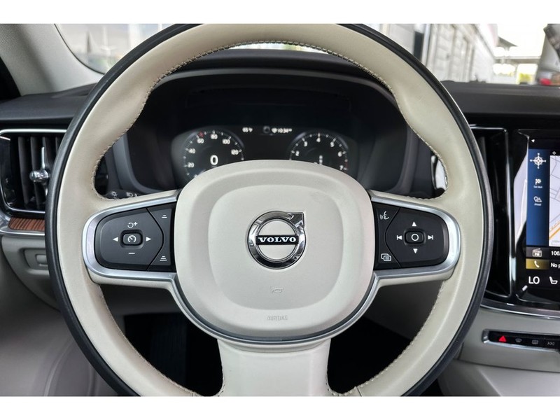 Volvo S60 Vehicle Full-screen Gallery Image 25