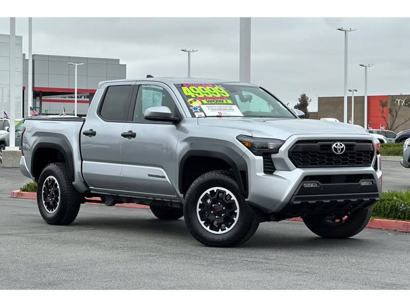 Toyota Tacoma Vehicle Full-screen Gallery Image 02