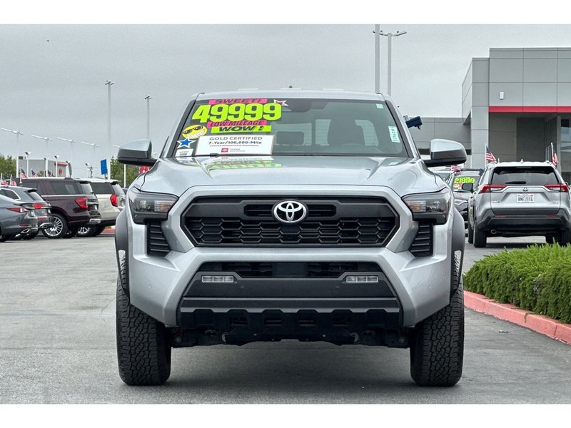 Toyota Tacoma Vehicle Full-screen Gallery Image 09