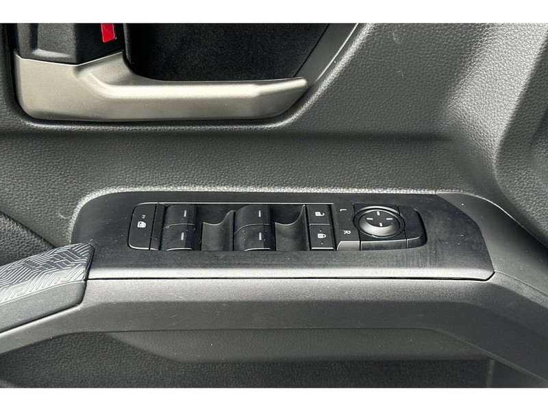 Toyota Tacoma Vehicle Full-screen Gallery Image 12