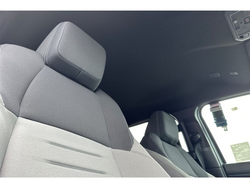 Toyota Tacoma Vehicle Full-screen Gallery Image 17