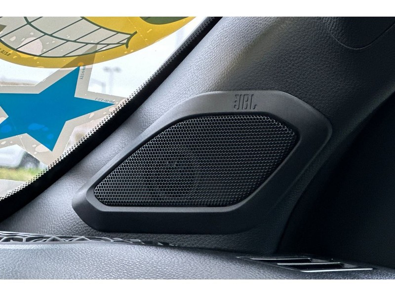 Toyota Tacoma Vehicle Full-screen Gallery Image 19