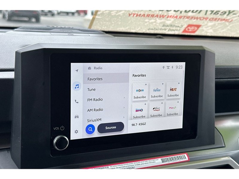 Toyota Tacoma Vehicle Full-screen Gallery Image 20
