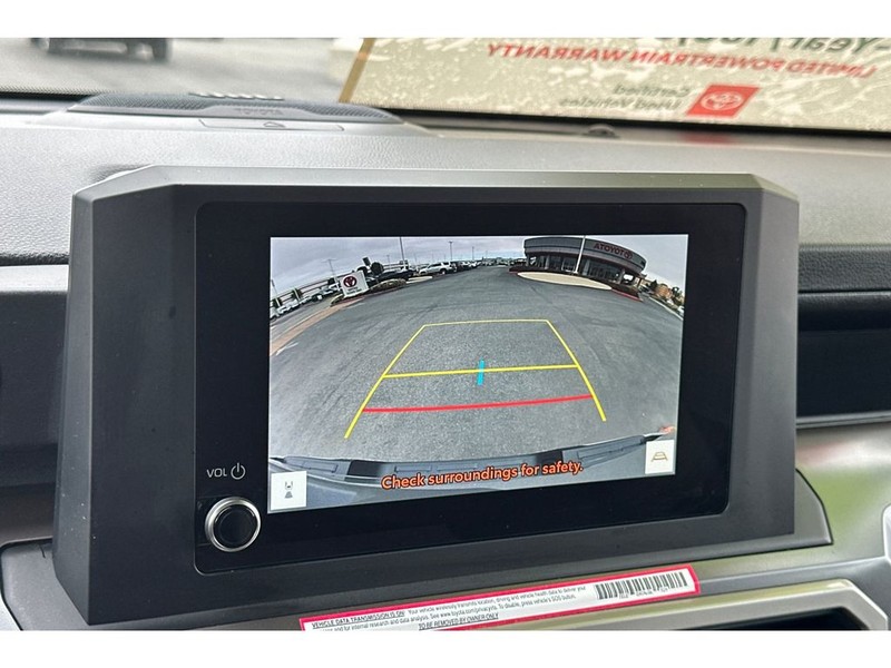 Toyota Tacoma Vehicle Full-screen Gallery Image 21