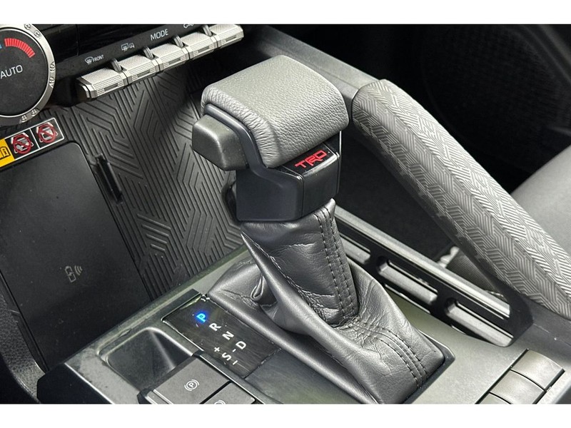 Toyota Tacoma Vehicle Full-screen Gallery Image 23