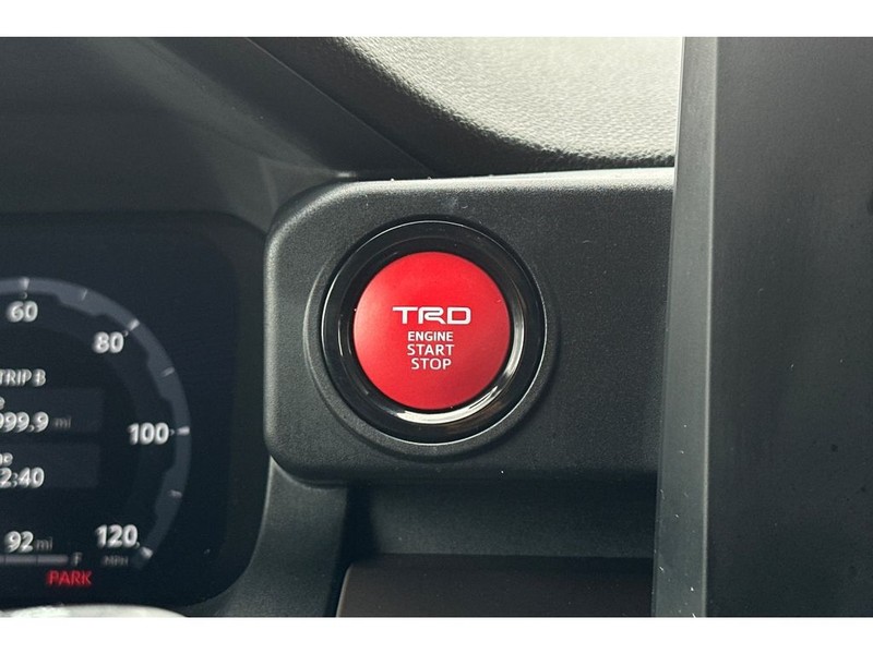 Toyota Tacoma Vehicle Full-screen Gallery Image 24