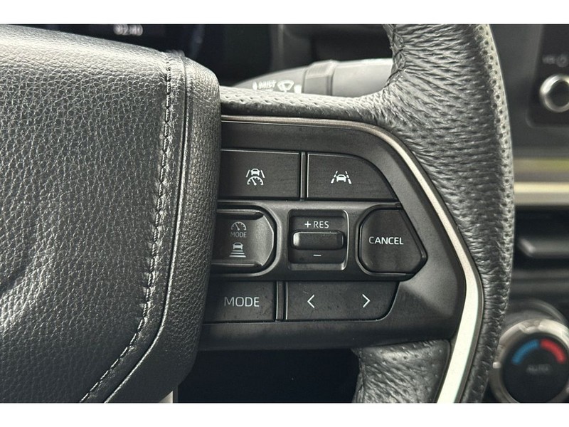Toyota Tacoma Vehicle Full-screen Gallery Image 27