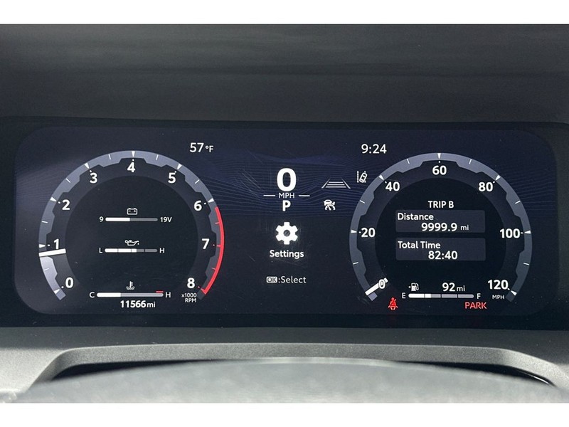 Toyota Tacoma Vehicle Full-screen Gallery Image 28